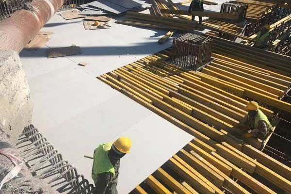 塑(su)料中空模闆，塑料(liào)建築模闆近年來(lái)被廣泛應用于城(cheng)市建築施工