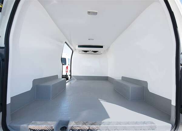 CFRT複合闆(pan)蒙皮冷藏(cang)車具有良(liang)好冷藏密(mì)封效果